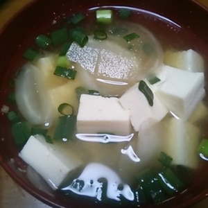カブと豆腐の味噌汁